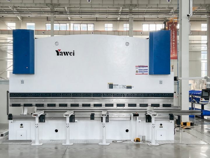  Machine à cintrer CNC